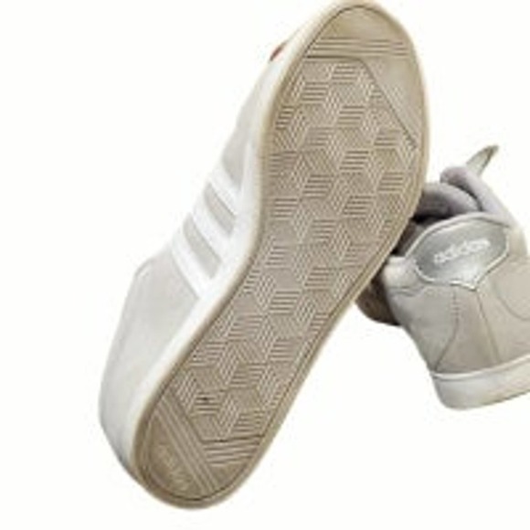 Adidas light gray suede skate shoes size 10 - Picture 3 of 8